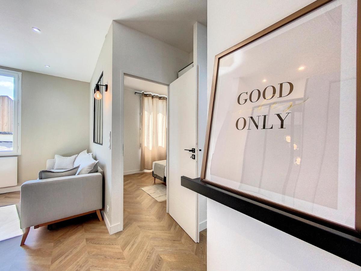 Appartchic - Appartement Standing - Plein Centre & Parking Prive Creon ภายนอก รูปภาพ